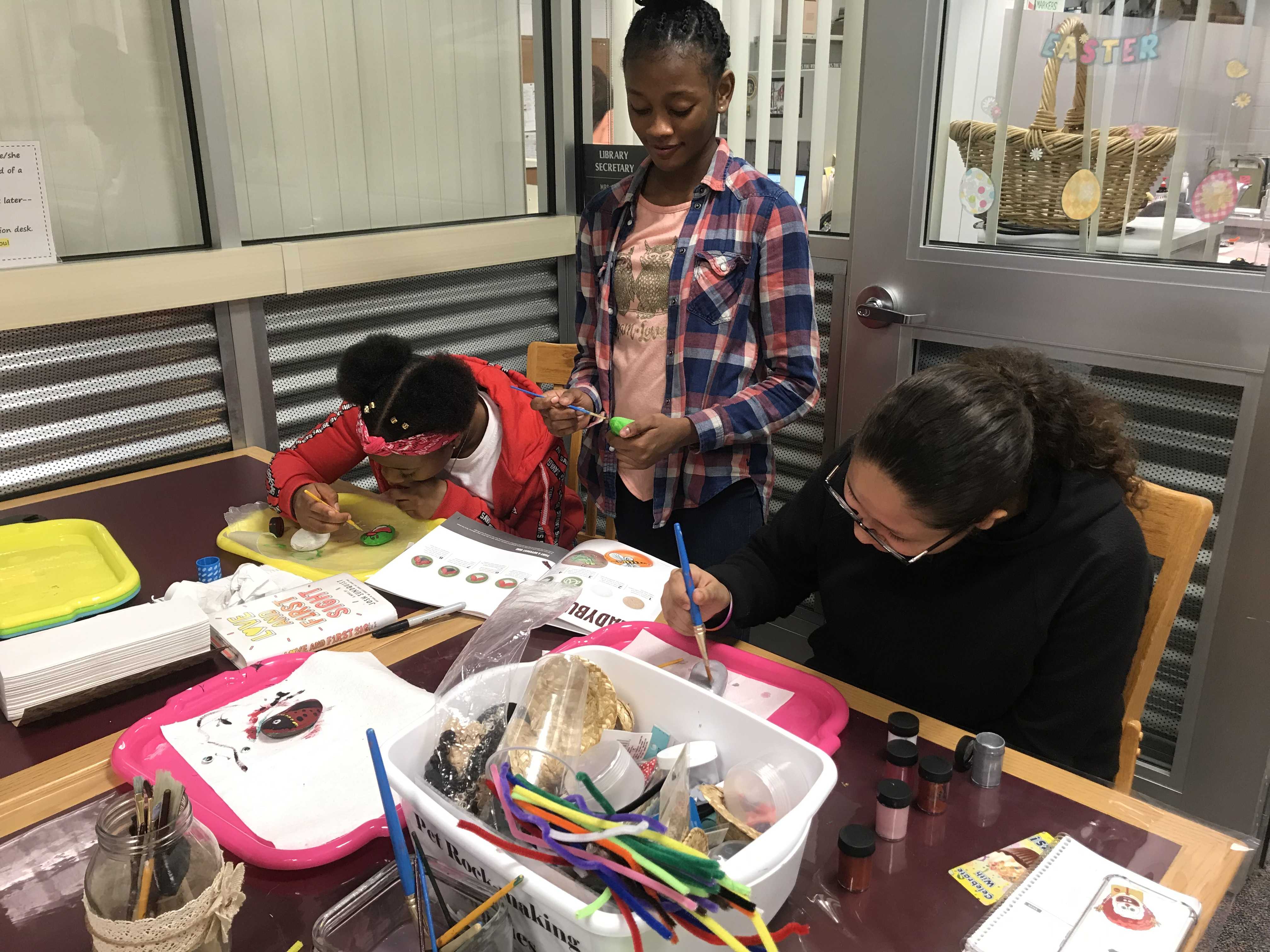 April brings pet rocks to the makerspace – THE STINGER