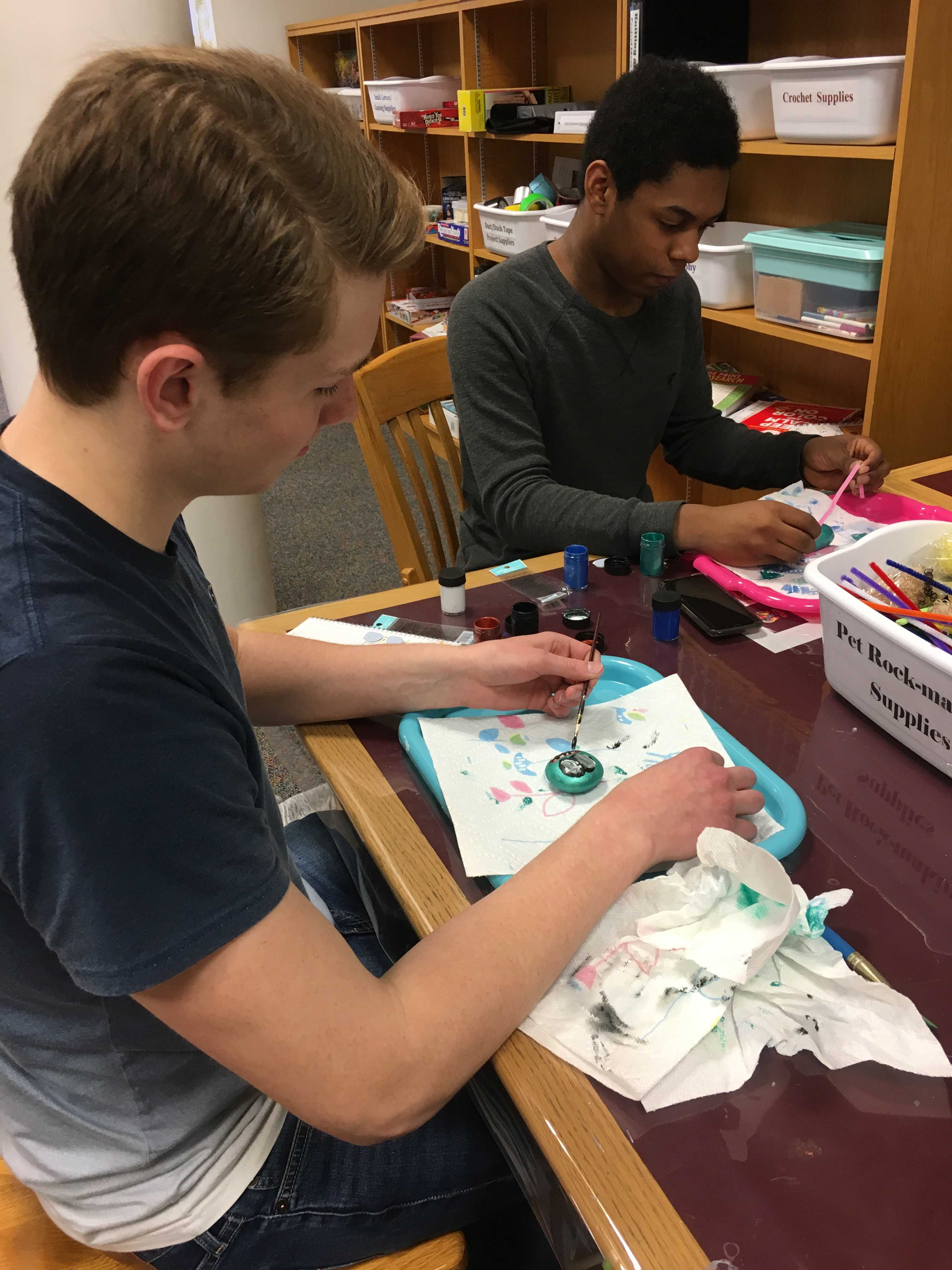 April brings pet rocks to the makerspace – THE STINGER