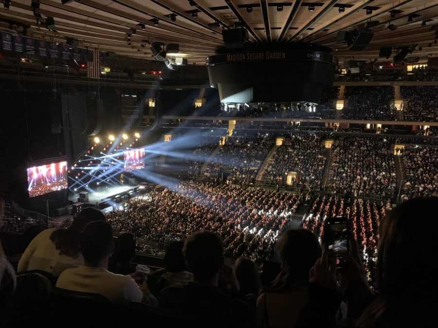 Stage+lights+shine+over+Madison+Square+Garden%E2%80%99s+sold-out+audience%2C+welcoming%0ATrevor+Noah+to+the+stage.+Photo+by+Emma+Dela+Cruz.