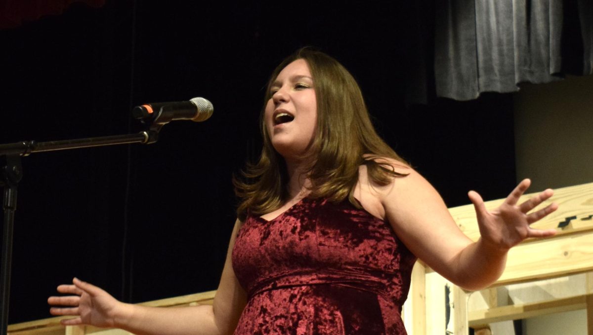 Sophomore Ashley Urland sings “Watch What Happens” from the musical “Newsies.” Photo by Thiffany Ceolin-Reimao.